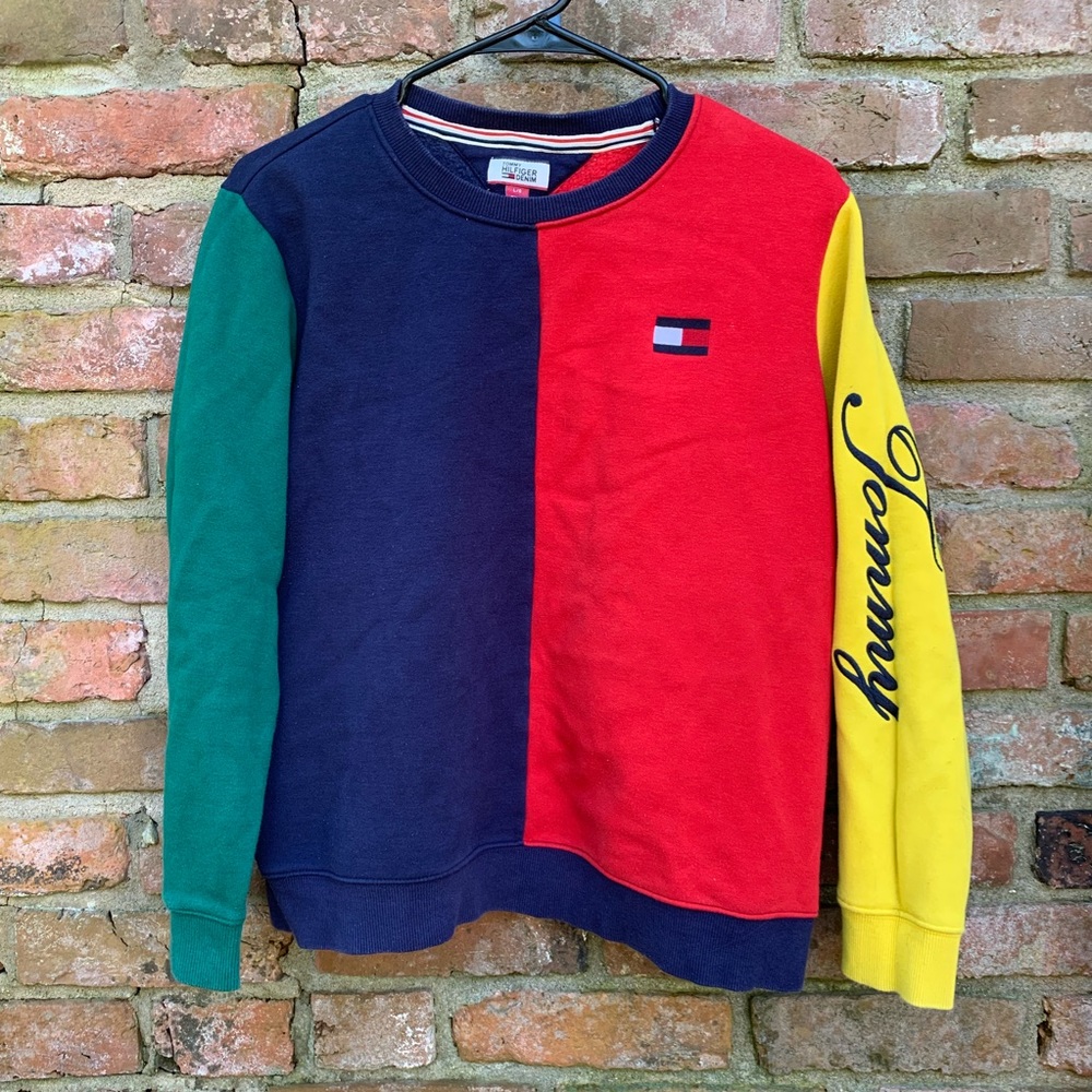 SOLD- 90s STYLE TOMMY HILFIGER CREWNECK!!